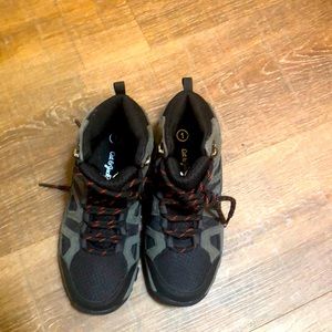 Cat & Jack Size 1 Boys Hiking shoes